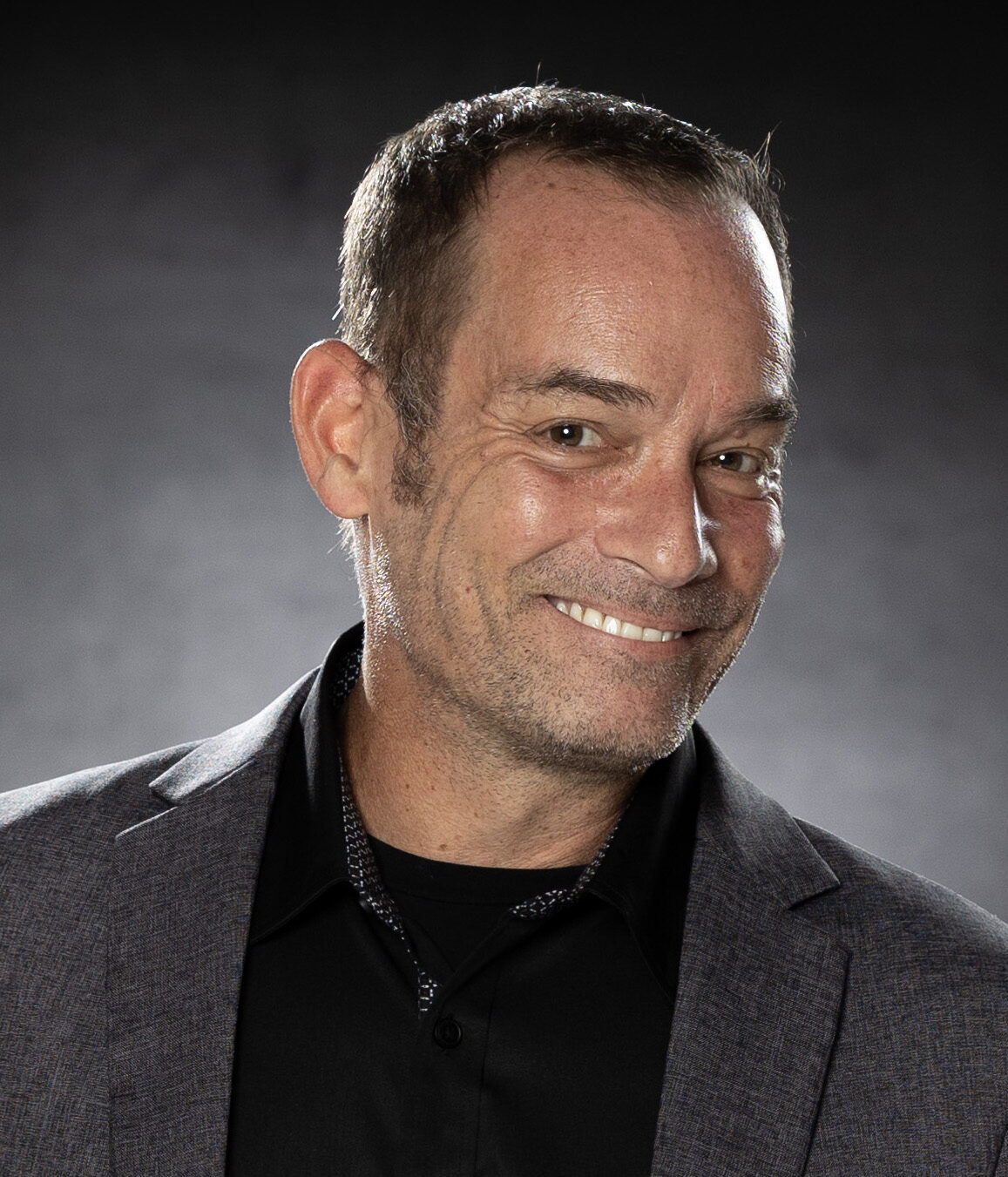 Chad Currin — comedy magician, storyteller, and children's author — professional headshot
